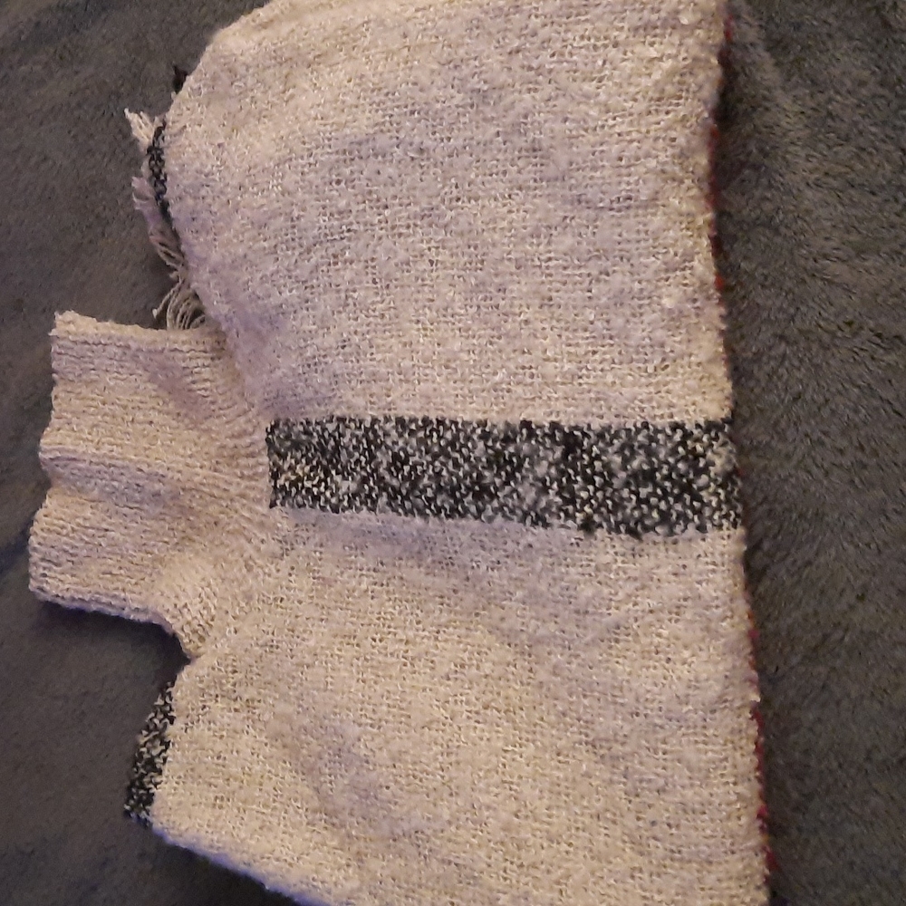 Turtleneck sweater poncho - Picture 7 of 9